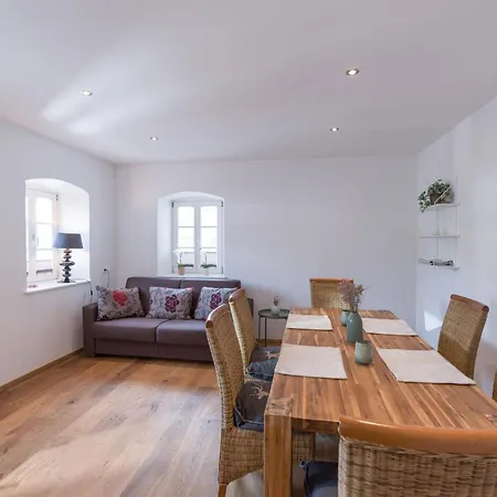 Ambiente Apartment *